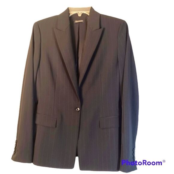 Tahari Women's Pin Stripe Old Money Classic One Button Grey Blazer sz 8 - Picture 1 of 8